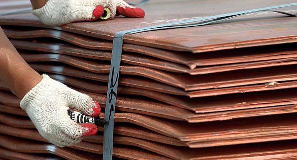 El cobre cotizó 1.1% más alto a US$ 5,821.50 por tonelada en la Bolsa de Metales de Londres el lunes.
