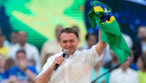 Dado que Lula lidera las principales encuestas de opinión por un amplio margen, los profesionales de marketing y encargados de la campaña de Bolsonaro están tratando de moderar su imagen y conseguir apoyo adicional. (EFE/ André Coelho).