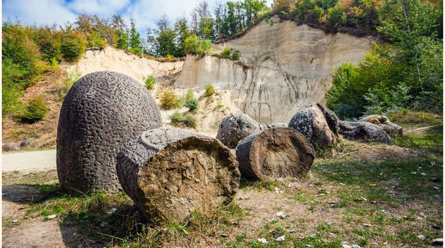 Las piedras vivas. En Rumania existen piedras que, literalmente, crecen en una reserva natural. Se formaron hace cinco millones de años y pueden crecer gramo por gramo hasta alcanzar un peso de más de una tonelada. ¡Incluso pueden reproducirse! (foto: msn