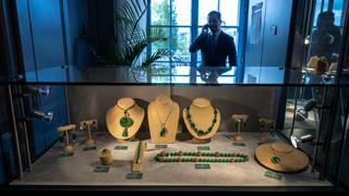 Subasta de joyas de millonaria vinculada al nazismo rompe récord de colección de Liz Taylor