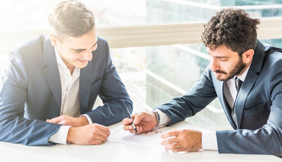 FOTO 1 | 1. Habilidad de comunicación. Las relaciones interpersonales y la capacidad de trabajar en equipo con personas muy distintas a ti son estratégicas en este tiempo. A la vez, necesitas aprender a presentar los resultados de tu tarea, a hacer aportes constructivos y a dar feedback asertivo para que los proyectos salgan adelante. (Foto: Freepik)