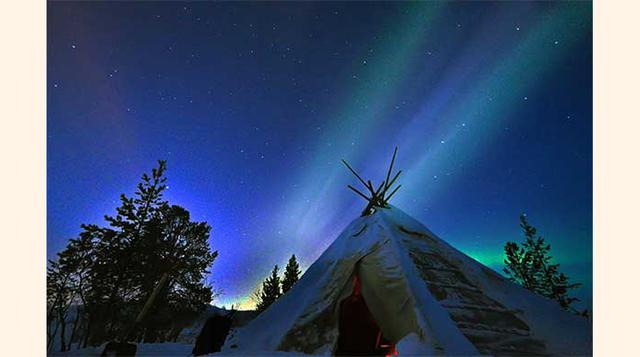 Kirkenes Snowhotel, Noruega. Todo lo que se puede esperar de una aventura invernal se encuentra en este hotel. Con una temperatura interna constante a -4ºC, cada recámara posee una iluminación y un espíritu único alcanzando los más altos estándares de hot
