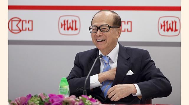 LI KA-SHING, Donaciones por US$ 1.65 mil millones. En enero de 2005 vendió su participación en CIBC y donó uS$ 1,000 millones a su fundación. Para 2006 Li anunció que daría un tercio de su fortuna a la misma funda