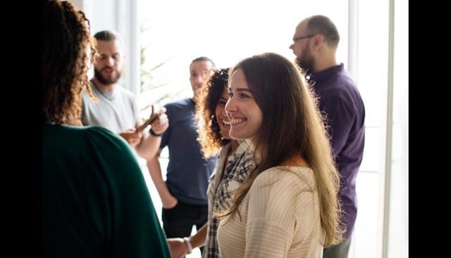 FOTO 3 | Intérprete. Si tu nivel en este lenguaje es excelente y cuentas con certificaciones de dicha habilidad, podrías considerar ser intérprete para voceros de cualquier sector. Recuerda que en este caso, entender, hablar y sintetizar el idioma es vital para interpretar por completo lo que la otra persona quiere decir.  (Foto: Freepik)