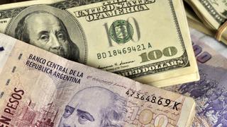 Peso del mercado negro de Argentina se desploma a nivel récord