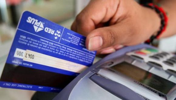 Los bancos ya no podrán cobrar un monto fijo del seguro de desgravamen por las deudas en las tarjetas de crédito. (Foto: GEC)