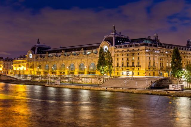 15. Otrora una magnífica estación de tren, el Museo de Orsay de París es ahora un hermoso museo de arte francés.