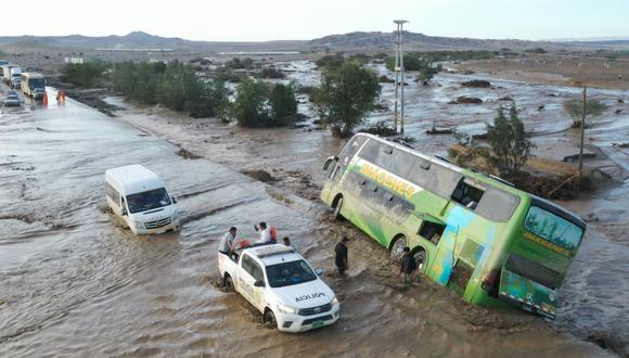 Huaico en Ica inunda casas en Ocucaje y afecta tránsito vehicular de la Panamericana Sur. (Foto: Andina)