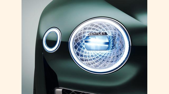 Un detalle interesante es la extensión de la habitual trama cruzada de la parrilla de los Bentley como motivo decorativo de otras piezas, como los faros o los escapes. (Foto: Megaricos)