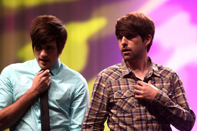 FOTO 7 | 4. Anthony Padilla e Ian Hecox
Anthony Padilla e Ian Hecox son la mente maestra detrás del canal de comedia Smosh (aunque Padilla dejó el canal en junio de 2017 para dedicarse a una carrera en solitario).
Ambos también son hombres de negocios inteligentes y saben cómo monetizar su éxito: Smosh es un sitio web, una aplicación para dispositivos móviles y Xbox One, y una red de alianzas para juegos.
Patrimonio: $7 millones (5,9 millones de euros)
Canal: Smosh
Suscriptores: 22.882.071