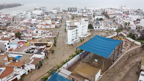 Gobierno declara el Estado de Emergencia seis balnearios de Lima . Sobrevuelo de la zona afectada en Punta Hermosa. Fotos HugovCurotto /GEC.