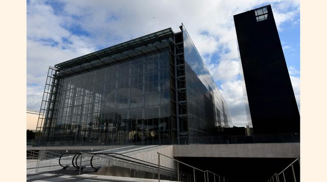 El centro de convenciones se encuentra en el barrio EUR de Roma, que fue construido entre 1920 y 1930 por decisión de Benito Mussolini, y ahora dominado por imponentes edificios de líneas rectas en mármol blanco. (Foto: AFP)