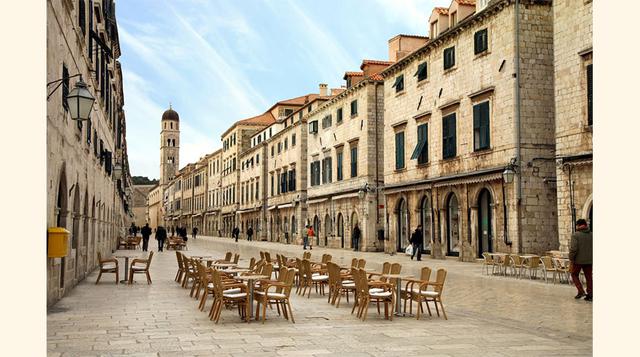 6. Dubrovnik, Croacia. El centro de esta histórica ciudad en los Balcanes europeos, no permite el ingreso de vehículos. El gobierno de Dubrovnik planea impulsar el turismo estimulando las caminatas por el centro histórico. Para ello, limitará el acceso de