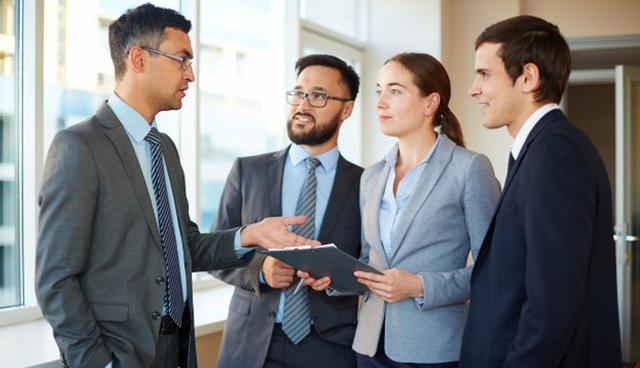 FOTO 4 | 4. Conseguir un trabajo nuevo: toda meta se debe construir con un plan, si bien no es un objetivo rápido lo importante es construir pequeños pasos para lograrlo con éxito. Empezar por actualizar el CV, prepararse para las entrevistas laborales, retomar viejos contactos que puedan abrirnos puertas pueden ser ideales para empezar. (Foto: Frepik)