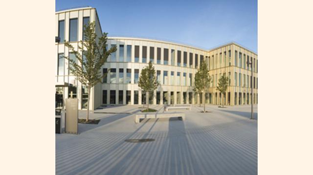 HEC Paris: El graduado medio de sus MBA gana US$ 134,299 al año. Ocupa el puesto 15 a nivel mundial.