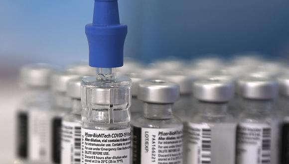 Fotografía de frascos de la vacuna Pfizer-BioNTech contra el COVID-19. (Luis ACOSTA / AFP).