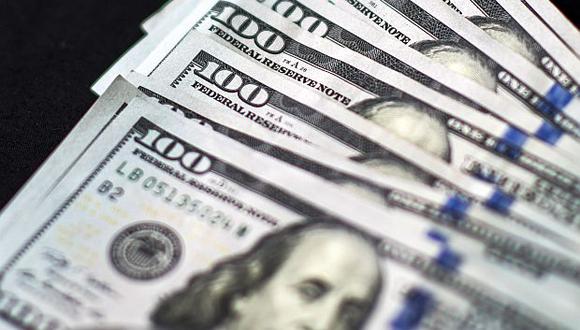 El dólar se vendía entre S/3.328 y S/3.391 en los principales bancos de la ciudad en horas de la mañana. (Foto: AFP)