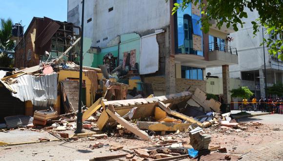Los edificios destruidos se ven después de un terremoto en la ciudad de Machala, Ecuador, el 18 de marzo de 2023. (Foto de Gleen Suarez / AFP)