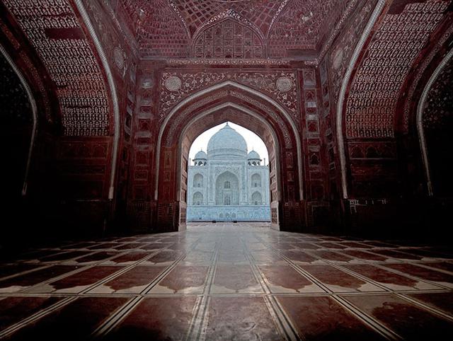 FOTO 2 | Shah Jahan sepultó a su amada esposa Mumtaz Mahal en un jardín amurallado conocido como Zainabad, construido por un tío del emperador a orillas del río Tapti. En 1631 ordenó la exhumación de su cuerpo.    (Foto: pilesasmiles, istock)