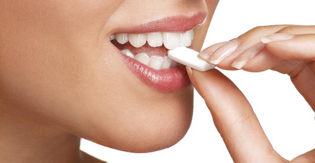 FOTO 7 | 7. Mastica chicle (Foto: iStock)