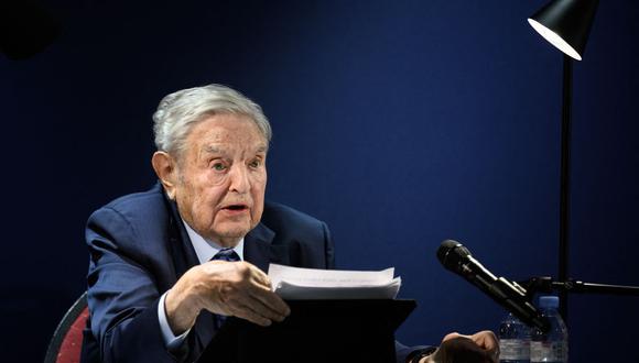 El inversionista y filántropo estadounidense nacido en Hungría, George Soros, se dirige a la asamblea al margen de la reunión anual del Foro Económico Mundial (FEM) en Davos el 24 de mayo de 2022. (Foto de Fabrice COFFRINI / AFP)