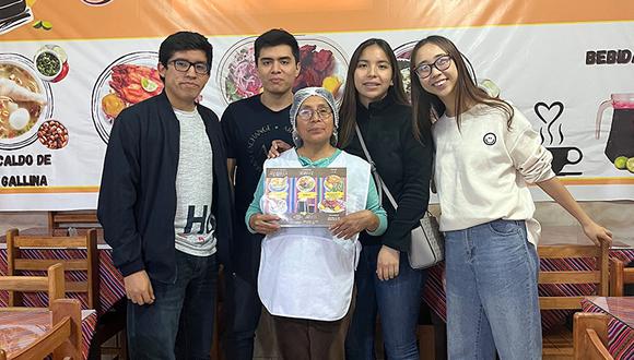 Estudiantes del curso de Proyección Social de la Universidad del Pacífico, colaborando con el desarrollo de las mypes del Perú.