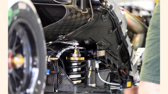 Sistema hidráulico. Costo estimado: US$ 170,000. El sistema hidráulico en un coche de F1 conecta todos los sistemas que debe controlar el piloto en una carrera, desde presionar el pedal hasta un botón. Hace al coche más rápido y consistente. Es por ello q