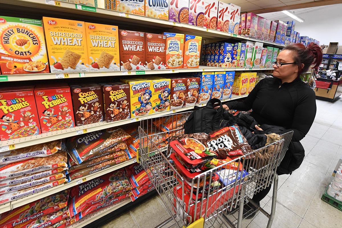 Supermercados en el Perú acatan desde el miércoles 18 de marzo nuevos horarios. (Foto: AFP)