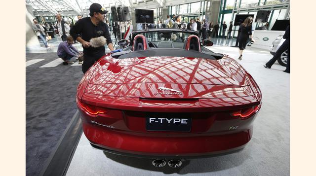 Jaguar F-Type V8 S convertible en el Auto Show de Los Ángeles. (Foto: Reuters)