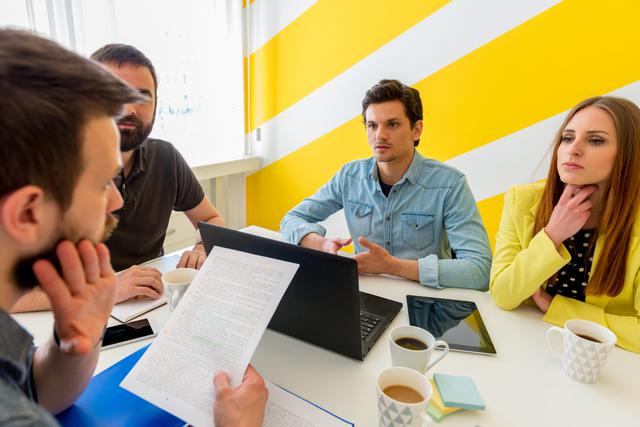 Foto 6 | En ocasiones, el rumor puede ser utilizado como globo sonda para lanzar y recibir noticias sobre cambios que interesan a los empleados. Se trata de un termómetro bastante eficaz que sirve para avisar sobre ciertas áreas de la compañía que pueden necesitar alguna aclaración. (Foto: Thinkstock)