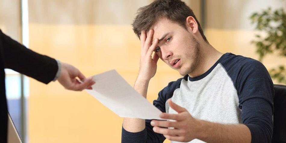 La noticia del despido puede llegar de sorpresa y lo más normal es que se sientas triste o enojado. (Foto: MorgueFile)