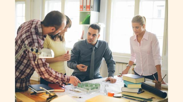 Design Thinking y otras metodologías: Para potenciar más a los intraemprendedores se puede recurrir a metodologías activas que fomenten la lluvia de ideas, el pensamiento creativo y otras habilidades. Como ejemplo de estas metodologías tenemos: Design Thi