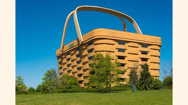 FOTO 18 | Basket Building, Newark  – Estados Unidos, este edificio en forma de cesta pertenece a Longaberger Company, una empresa fabricante distribuidora de cestas de madera artesanales.