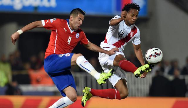 Mauricio Isla. Quien se encargaría de iniciar la defensa es Mauricio Isla, quien juega por el Olympique de Marsella. Su precio está cerca de los 8 millones de dólares. (AFP)