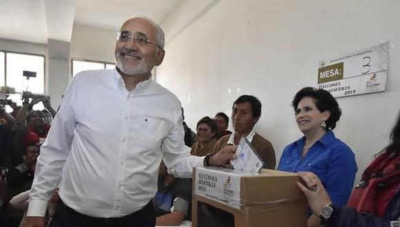 Carlos Mesa advirtió que de confirmarse una nueva cita con las urnas en diciembre, no será "una elección cualquiera", porque "se juega el destino de Bolivia, se juega la democracia". (Foto: EFE)