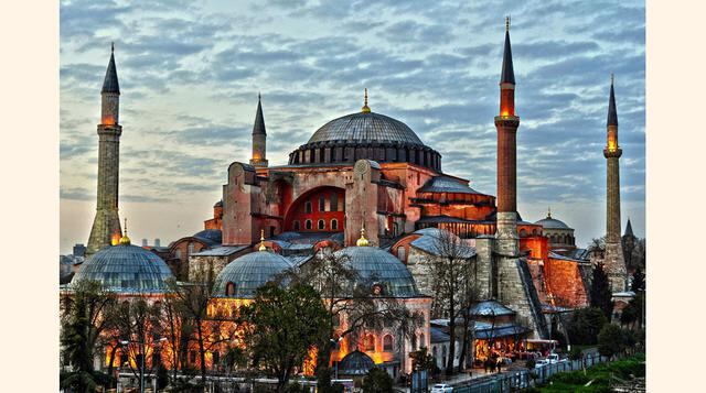 Santa Sofía, Turquía. Fue una antigua basílica patriarcal ortodoxa, posteriormente reconvertida en mezquita y actualmente en museo, en la ciudad de Estambul. (Foto: Upsocl)