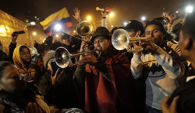 Ambiente de fiesta entre los ecuatorianos por el retorno a la paz. (Foto: EFE)