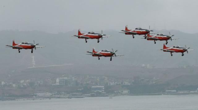 Otro momento emotivo del desfile fue el paso de los aviones Cesna T-41. (Foto: ANDINA)