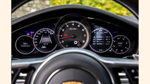 En resumen, eso significa que los nuevos Porsche Panamera son más potentes y, debido al menor peso y la mejor tecnología de los componentes del motor, tienen mayor eficiencia de combustible que los modelos anteriores.