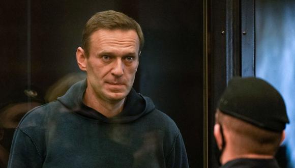 Navalni denuncia que hace un mes que la administración de la cárcel, que comparó con un “campo de concentración”, ignora su petición de ser tratado por un especialista de su confianza de “un agudo dolor en la espalda”. (Foto: AFP).