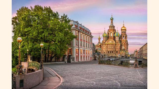Iglesia del Salvador sobre la derramada San Petersburgo, Rusia.