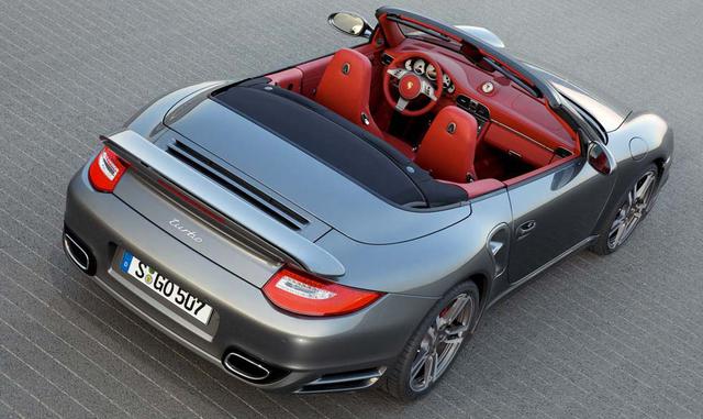 Es casi imposible decir algo nuevo sobre cómo el (a esta altura mítico) 911 toma la carretera al manejárselo. Este coche aporta un no sé qué muy superior a lo que dicen sus especificaciones en el papel. Usted siempre recordará cómo se sintió al volante la