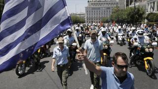 Grecia: Empleados estatales protestan por despidos exigidos por acreedores