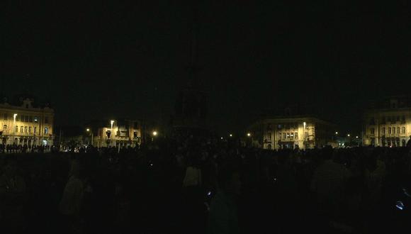 El 'apagón' en la Plaza Dos de Mayo. (Foto: Twitter)