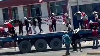 Manifestantes llegan en camiones para bloquear Panamericana Sur en Arequipa