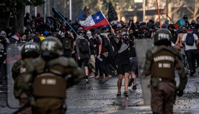 Protestas en Chile: El paso de las semanas no merma las protestas en todo el país. (Foto: AFP)