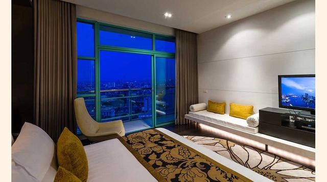 Chatrium Hotel Riverside Bangkok, Tailandia. Sin duda las vistas al río y a los rascacielos que ofrece este hotel desde sus habitaciones o desde la piscina es uno de los aspectos más notables. Sin embargo, la posibilidad de acceder a los principales monum