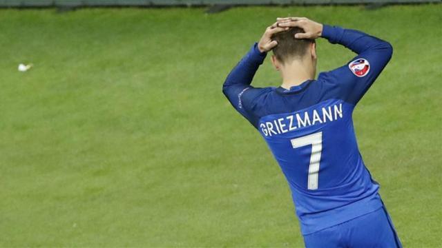 Portugal realizó 10 remates al área de Francia. De estas, sólo 4 fueron al arco, 4 afuera, un palo, dos rechazos del arquero francés Lloris y, finalmente, el gol (de Éder). En tanto, Francia realizó 17 remates, de los que 7 fueron “a puerta”, 5 afuera, 5 