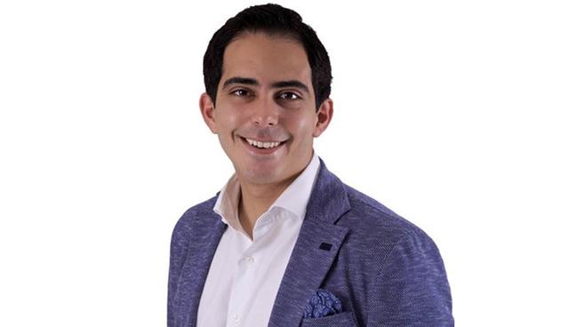 FOTO 5 | Nafez Dakkak

Nafez es CEO de la oficina en Londres de la Fundación Reina Rania. Fundada en 2013 por la Reina Rania de Jordania, la fundación pretende ser el principal recurso educativo en Jordania y el resto del mundo árabe, y facilitar el desarrollo de nuevas ideas e iniciativas.

En su trabajo anterior, Nafez fue CEO de Edraak.org, que fue el primer curso en línea abierto masivo (MOOC) en árabe sin ánimo de lucro.

La plataforma llega a más de 1,5 millones de hablantes de árabe, incluidos los jóvenes desposeídos de todo el Medio Oriente. Ofrece cursos originales en árabe y acceso a versiones en árabe de cursos impartidos por plataformas educativas en línea como HarvardX y MITX. (Foto: Fundación Reina Rania)