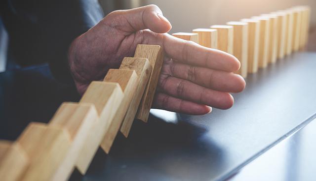 FOTO 2 | 2. Miedo al fracaso
El fracaso suele parecer la peor de las posibilidades. Cuando pensamos en el fracaso, pensamos en una vergüenza intolerable y en la angustia de perderlo todo. Pero por lo general, el miedo al fracaso tiene su origen en nuestro ego.

Creemos que si fracasamos, todos los que han dudado de nosotros tendrán razón. Pero mejor pregúntate estas dos cosas: De aquí a 10 años, ¿te arrepentirás de no haber tomado esta oportunidad? Y si fracasas, ¿qué pasará? (Foto: Freepik)